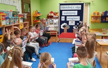 Motylki rozmawiają na temat ulotek o smogu (1280x606)