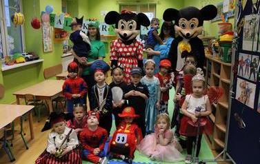 Odwiedziny Myszki Miki i Minnie w grupie Żuczk&oacute;w