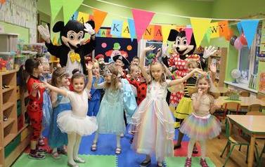 Odwiedziny Myszki Miki i Minnie w grupie Motylk&oacute;w