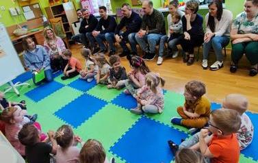 dzieci odpowiadają na pytania (Copy)