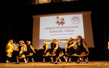 taniec grupa Stokrotki 3