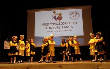 taniec grupa Stokrotki 2