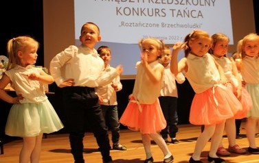 taniec grupa Pszcz&oacute;łki 2