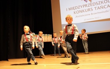 taniec grupa Mr&oacute;wki 2
