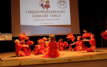 taniec grupa Krasnoludki 1