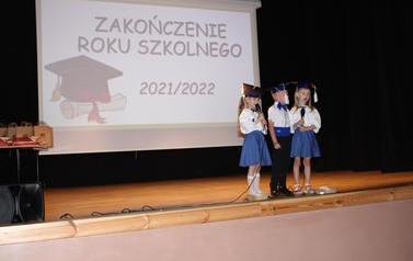 Dzieci recytują wiersz (1)