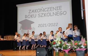 Dzieci podczas tańca poloneza