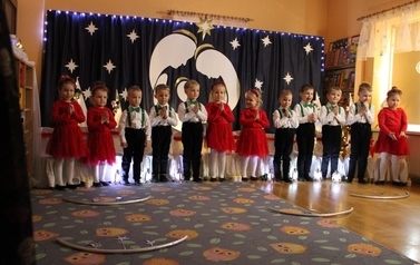 Śpiew Pastorałki w grupie Mr&oacute;wki (2)