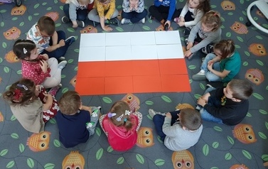 1. puzzle flaga Polski