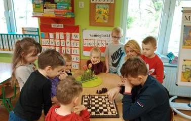 Zabawa przez szachy (13)