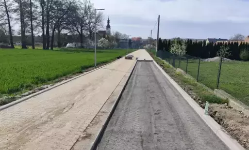 Zdjęcie do  Nowa droga w Kwielicach &ndash; inwestycja w komfort i bezpieczeństwo mieszkańc&oacute;w