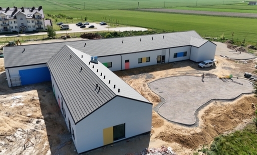 Zdjęcie do Postępy na budowie nowego przedszkola i żłobka w Rzeczycy