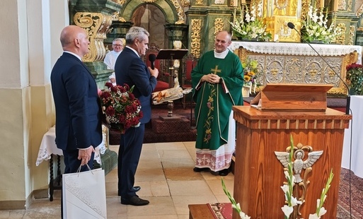 Zdjęcie do Podziękowania dla proboszcza sanktuarium w Grodowcu za lata wsp&oacute;łpracy