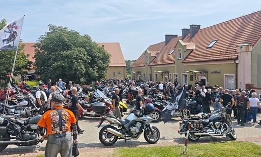 Zdjęcie do Blisko 400 motocykli w Grodowcu. XIII Grodowiecki Zlot Motocyklowy przyciągnął tłumy
