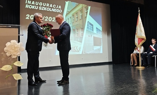 Zdjęcie do Roman Rutkowski pozostaje dyrektorem Szkoły Podstawowej w Grębocicach