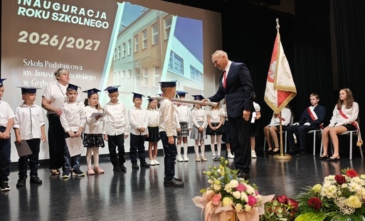Zdjęcie do Nowy rok szkolny rozpoczęty! 382 uczni&oacute;w wr&oacute;ciło do szkoły w Grębocicach