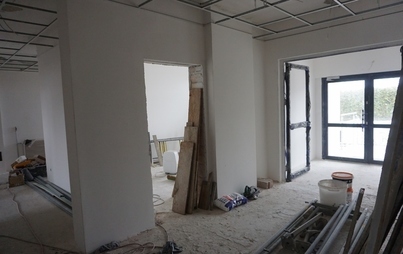 Zdjęcie do Postępy prac budowlanych w starym ośrodku zdrowia